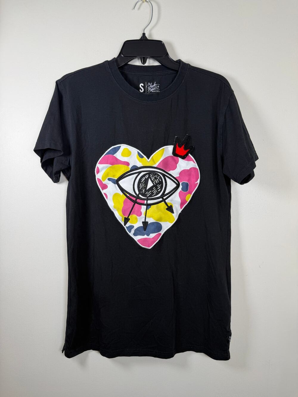 Bleeker and Mercer Black Graphic T-Shirt Camo Heart Eye 3D Crown RARE Streetwear
